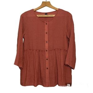 Emory Rose burnt orange lightweight babydoll shirt. 6 button front. Women’s S